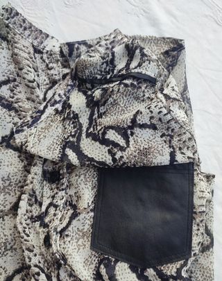 Camisa serpiente beige-marrón S/M