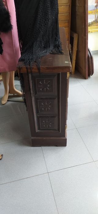 Aparador clásico madera y metal