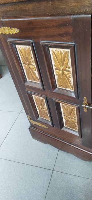 Aparador clásico madera y metal