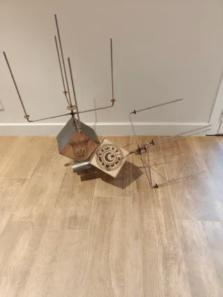 Ceptrots, masses, gadgets varis i punts de foc.