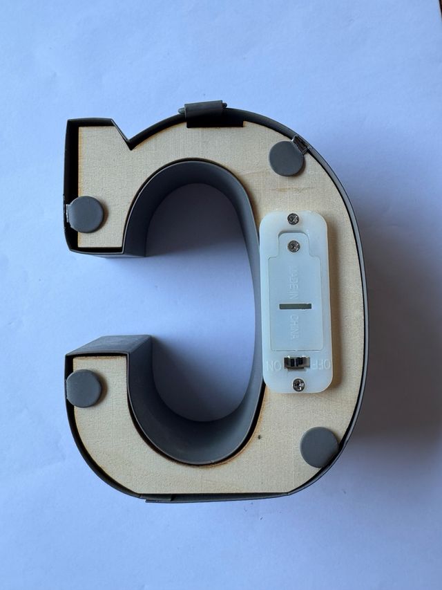 Lettera C luminosa vintage