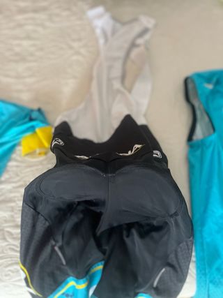 Equipación ciclismo Astana