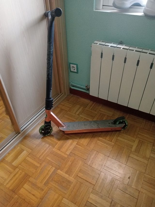 Patinete scooter acrobacias freestyle