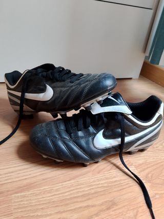 Botas fútbol NIKE Tiempo