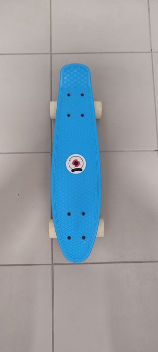 Monopatín azul