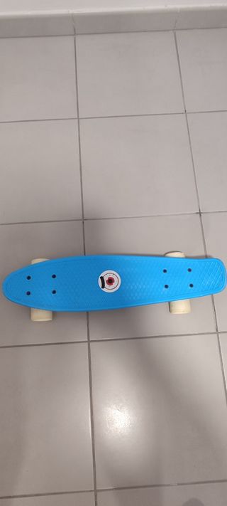 Monopatín azul
