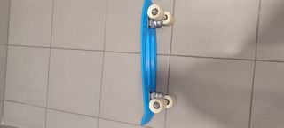 Monopatín azul