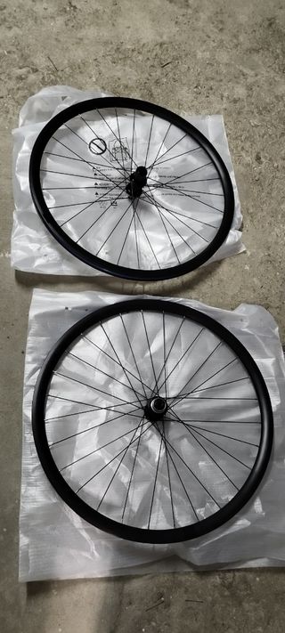 Ruedas 700c Tubeless Alloy 28H