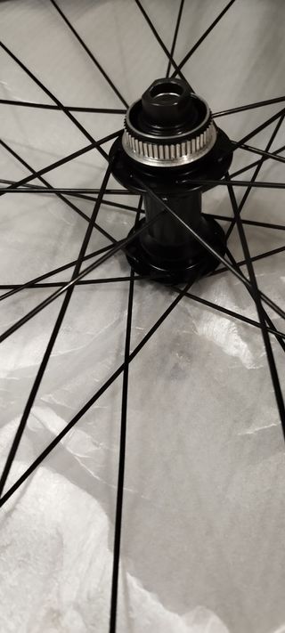 Ruedas 700c Tubeless Alloy 28H