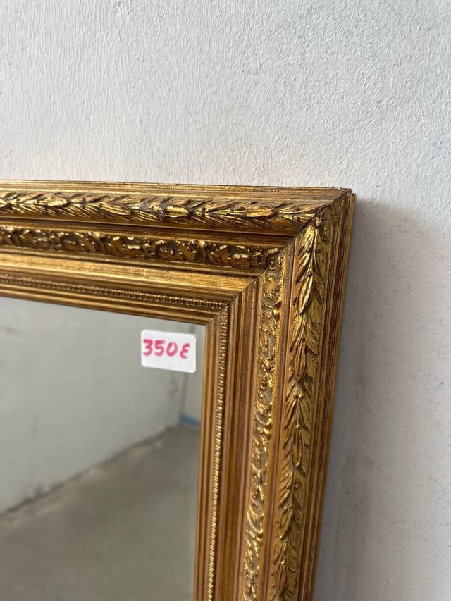 Espejo dorado antiguo