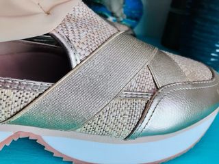 Zapatillas deportivas doradas