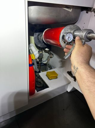 Fontanero le atendemos en menos de una hora