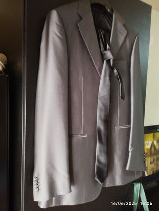 Traje Gris - Elegante y otro negro.los dos con fun