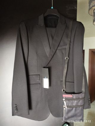 Traje Gris - Elegante y otro negro.los dos con fun