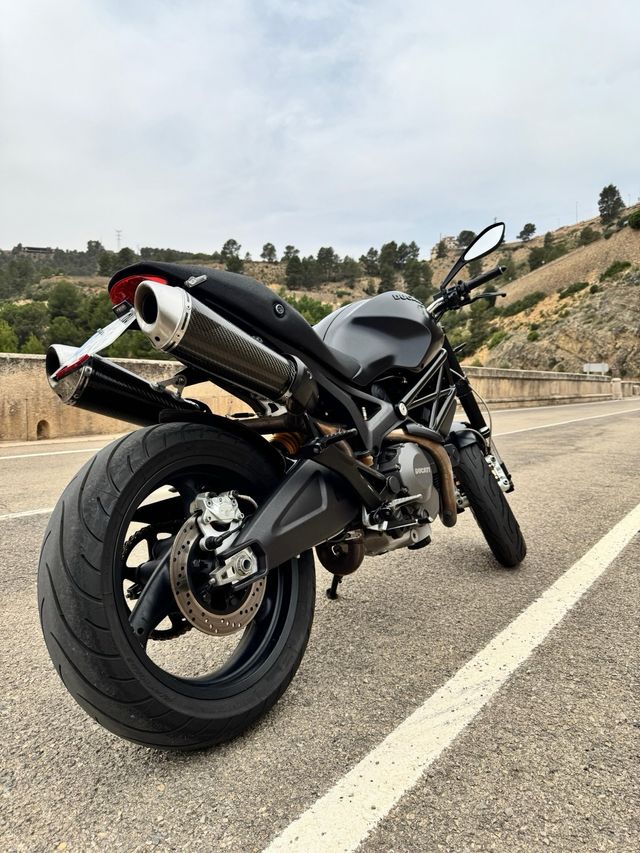 Ducati Monster 696 - Impecable