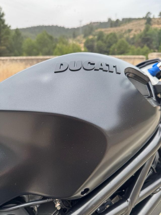 Ducati Monster 696 - Impecable