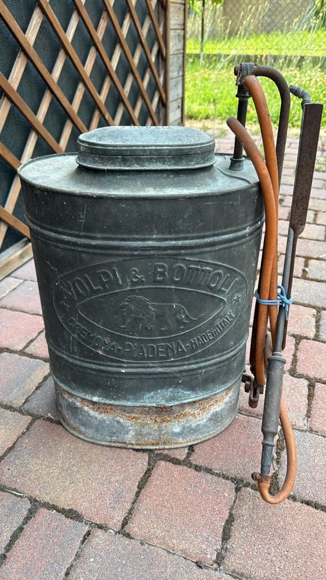 Pompa irroratrice antica Wolpi & Bottoli