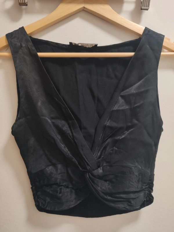 Top negro satinado