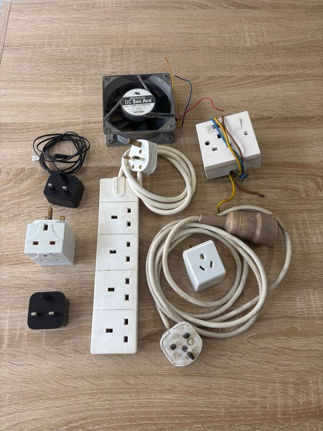 Cables, alargador y enchufe Reino Unido