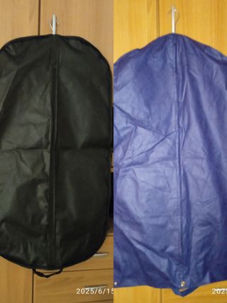 2 custodie da viaggio x abiti: 1 Nera e 1 Blu