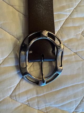 Cinturón marrón piel