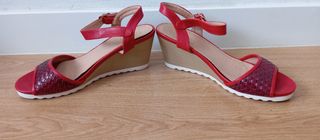 Sandalias rojas cuña