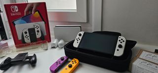 Nintendo Switch OLED blanca con extras