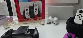 Nintendo Switch OLED blanca con extras