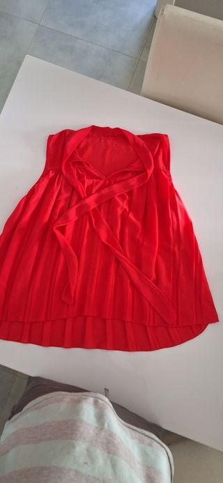 Top rosso plissettato