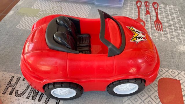 Coche deportivo rojo juguete