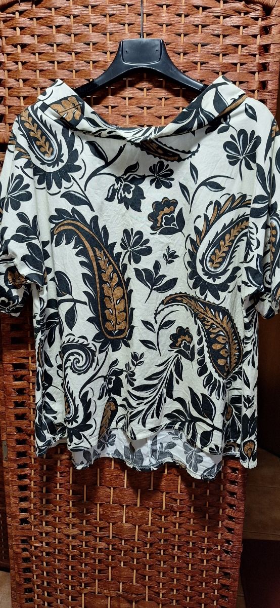 Blusa estiva bianca e marrone