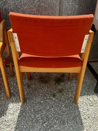 2 sillas madera estilo retro rojas