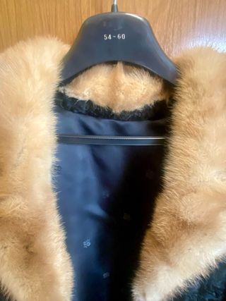 Abrigo astracán negro con cuello marrón