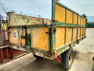 Remolque agrícola antiguo