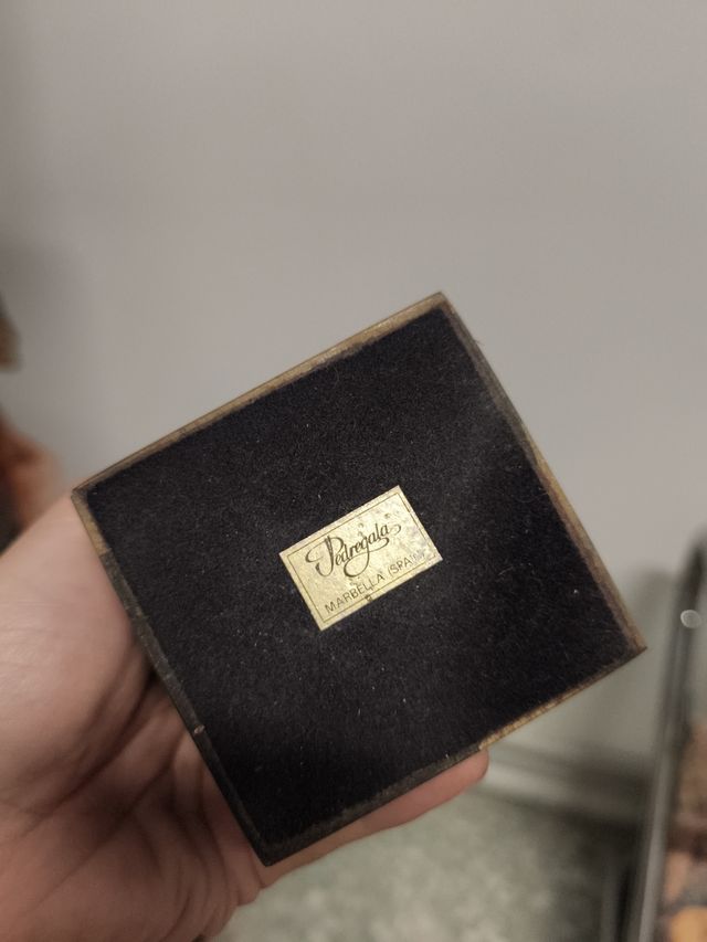 Obeliscos de mármol negro