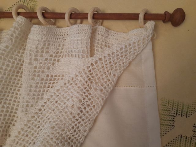 Cortinilla de ganchillo para cuadro de luces