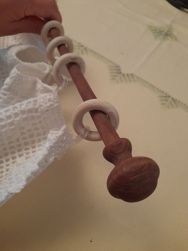 Cortinilla de ganchillo para cuadro de luces