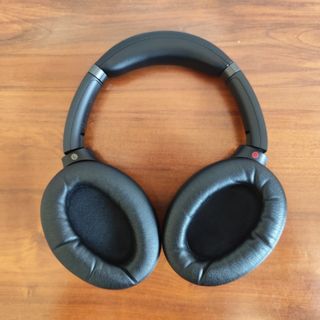 Sony WH-1000XM3 (noise cancelling)