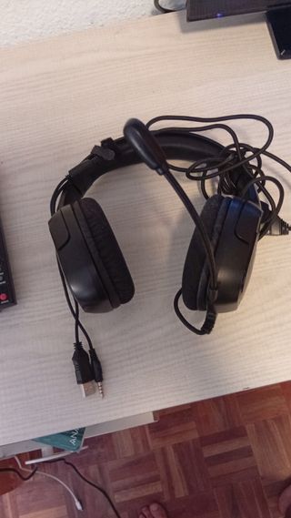 PS4 (PlayStation 4 1 TB) - 3 mandos, 2 cascos