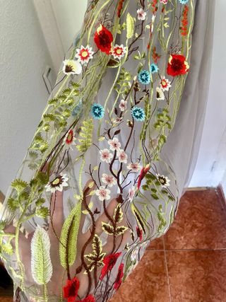 Vestido gris bordado flores