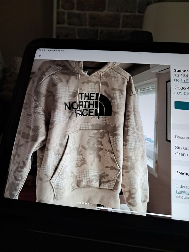 Sudadera The North Face camuflaje beige