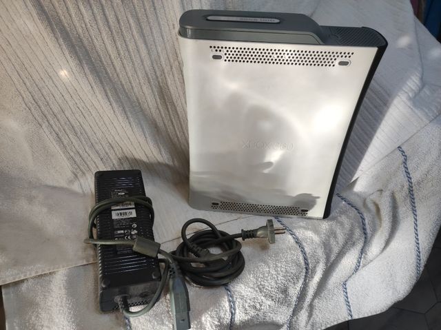 Xbox 360 bianca e grigia