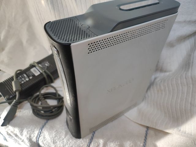 Xbox 360 bianca e grigia