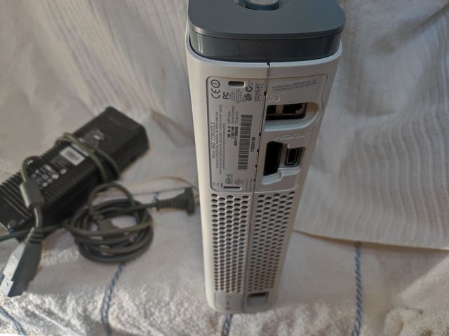 Xbox 360 bianca e grigia