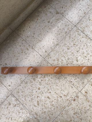 Percha Pared 4 Ganchos,56 cm largo, 1 x 3€. 2 x 5€
