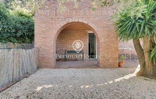 Casa Sant Vicenç Montalt: Jardín y Terraza