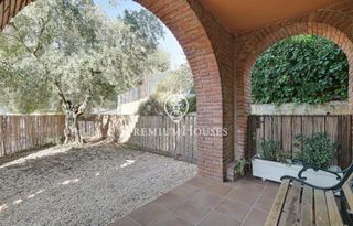 Casa Sant Vicenç Montalt: Jardín y Terraza