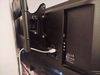 TV 32" + Soporte Pared