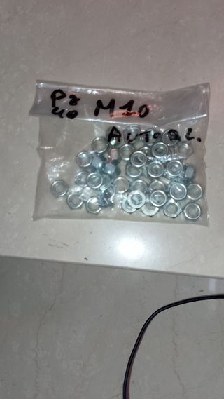 Dadi M10 zincati autobloccanti