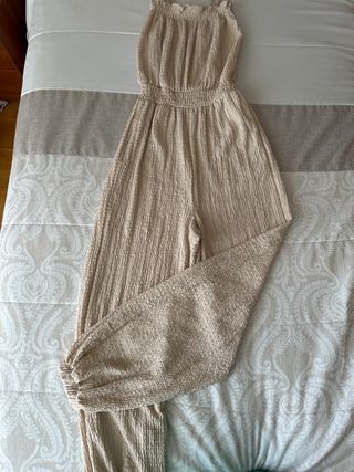 Mono Bershka beige talla XS
